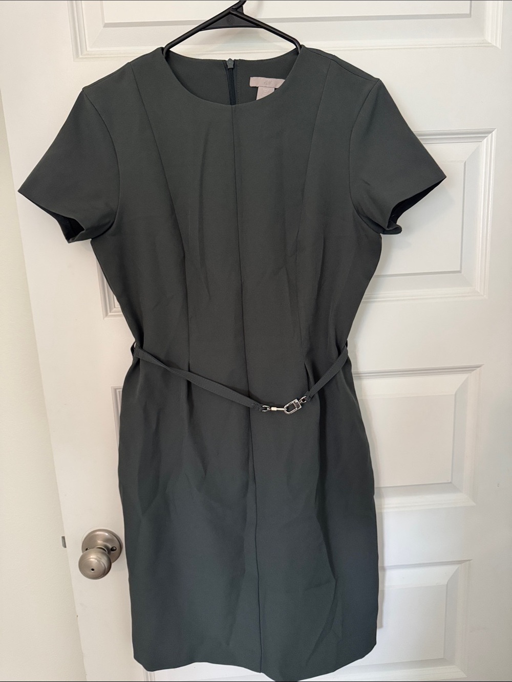 Classic Short-Sleeve Belted Sheath Dress in Dark Grayish Green
